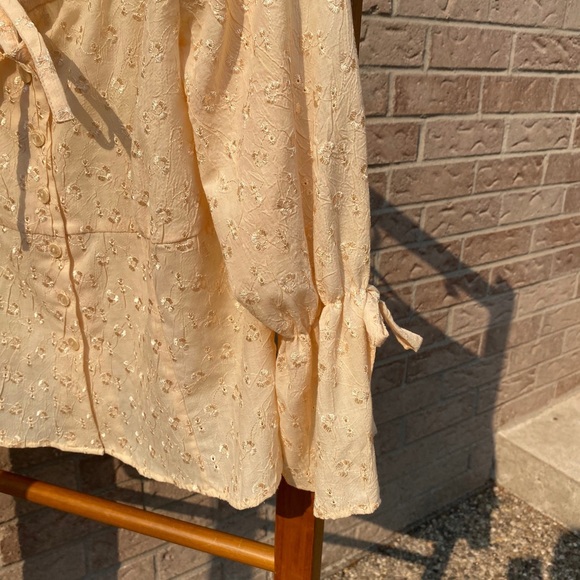 vintage buttercup yellow blouse with embroidered flowers - Picture 5 of 6